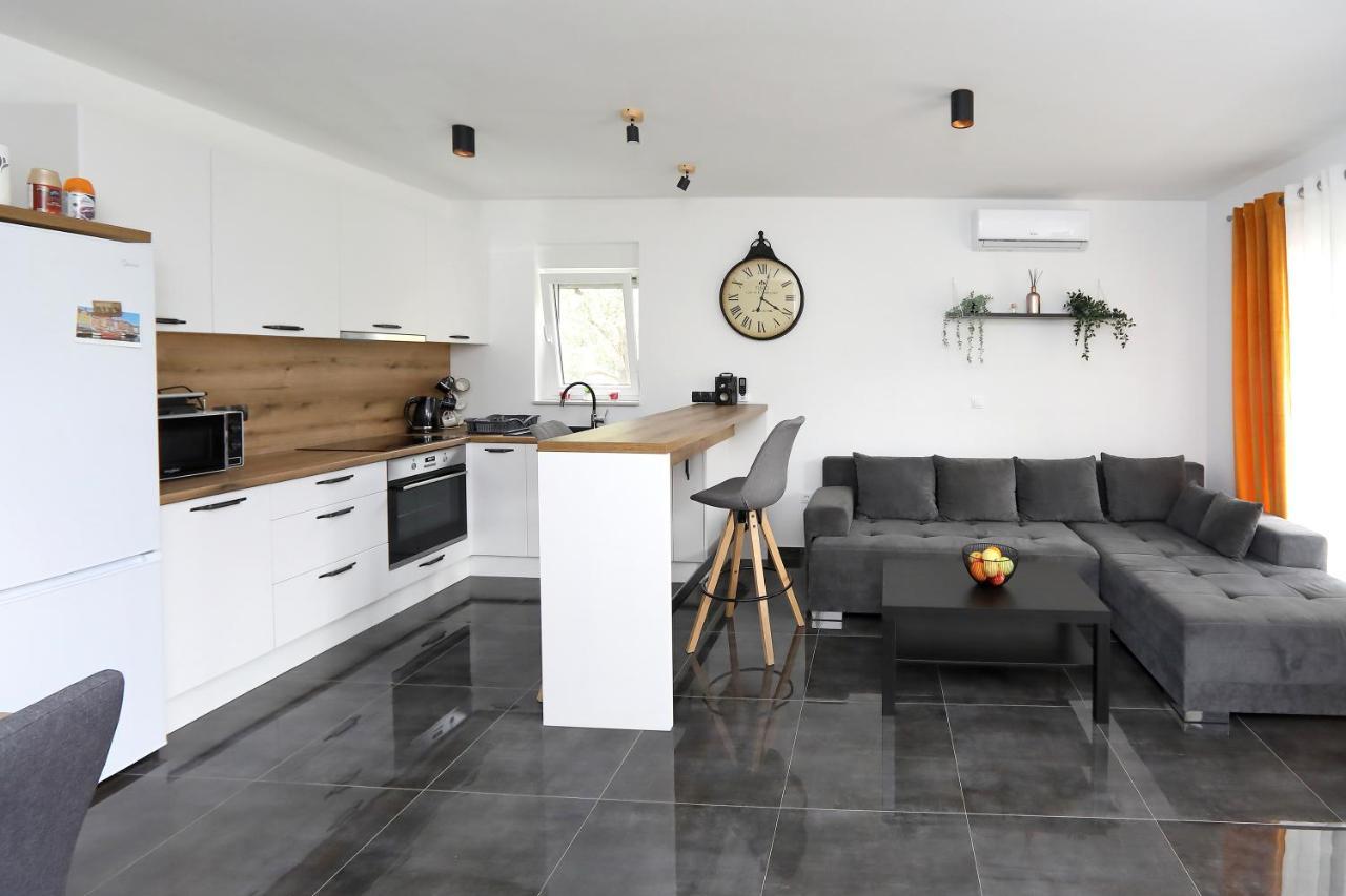 Apartment Kero Bibinje